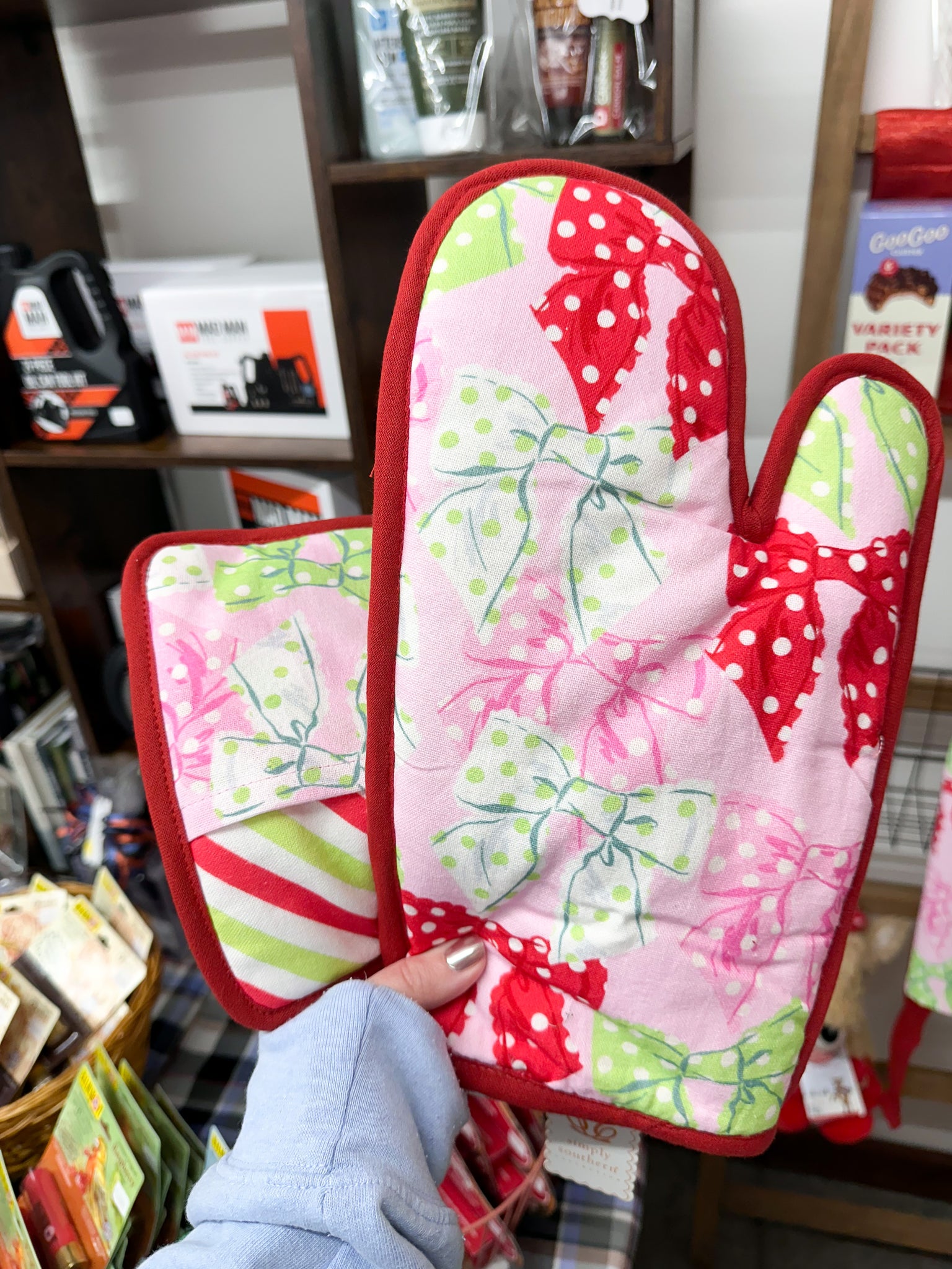 Simply Southern Oven Mitt + Pot Holder Set - Dots + Bows
