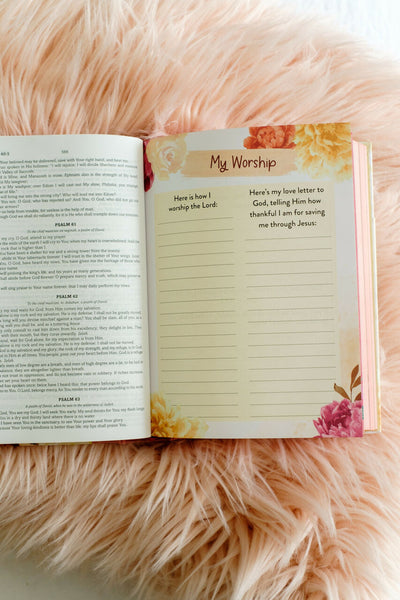My Bible for Girls - Floral Giraffe (SKJV)